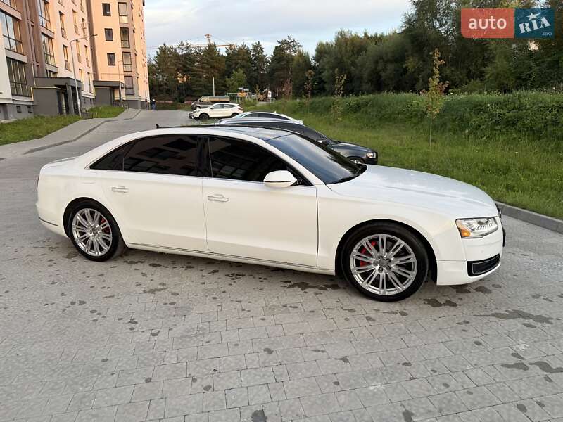 Седан Audi A8 2015 в Львове