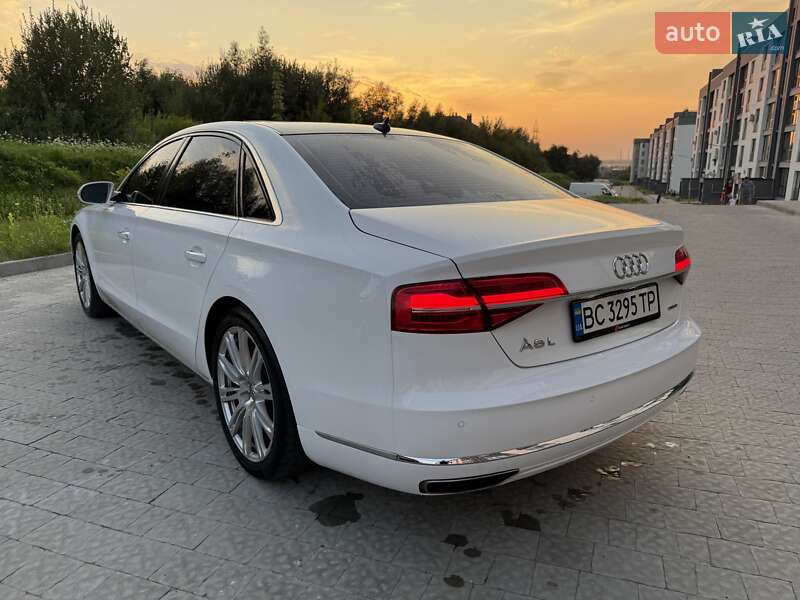 Седан Audi A8 2015 в Львове