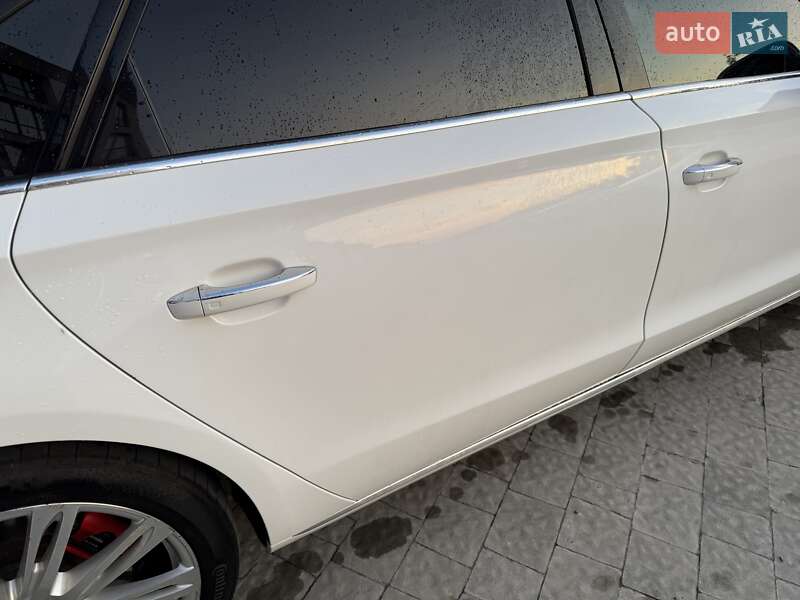 Седан Audi A8 2015 в Львове