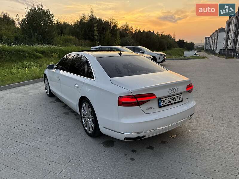 Седан Audi A8 2015 в Львове