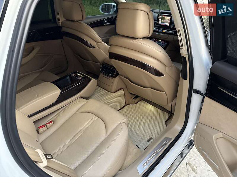 Седан Audi A8 2015 в Львове
