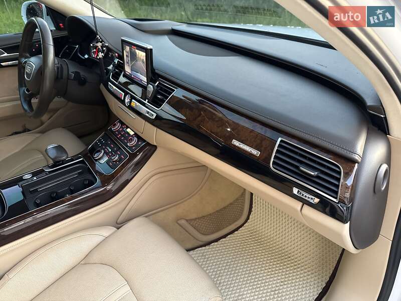 Седан Audi A8 2015 в Львове
