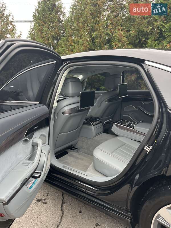 Седан Audi A8 2018 в Хмельницькому