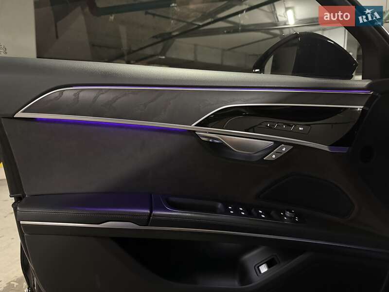Седан Audi A8 2021 в Києві