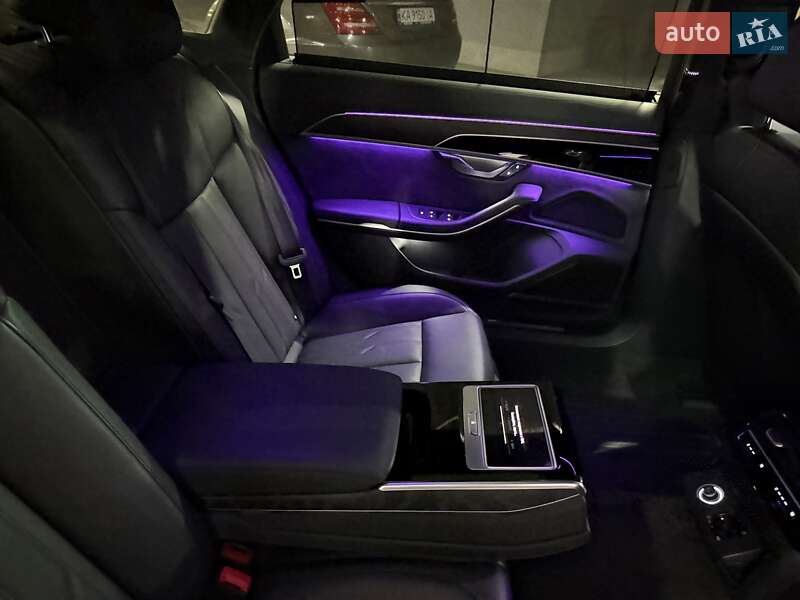 Седан Audi A8 2021 в Києві