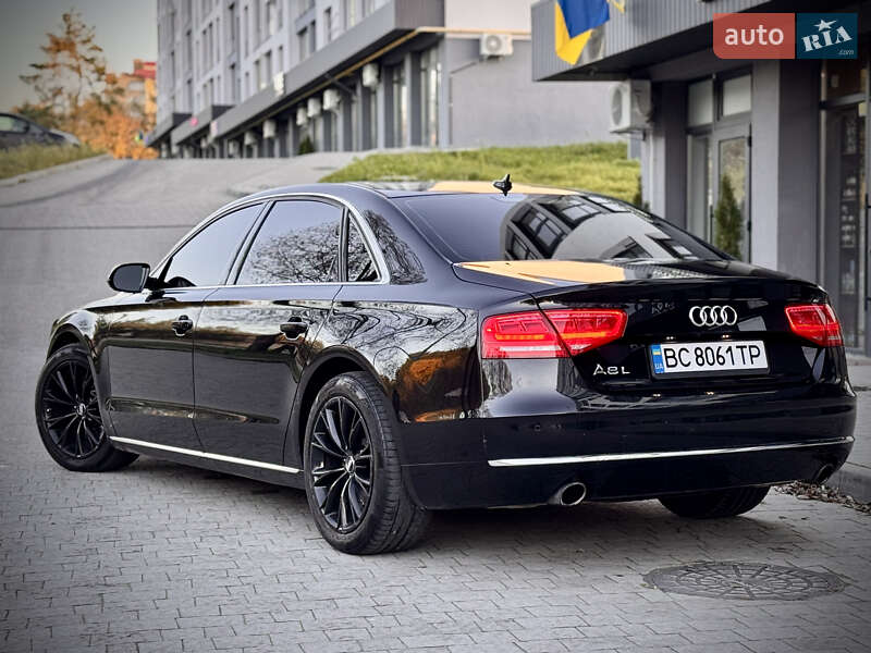 Седан Audi A8 2013 в Львове