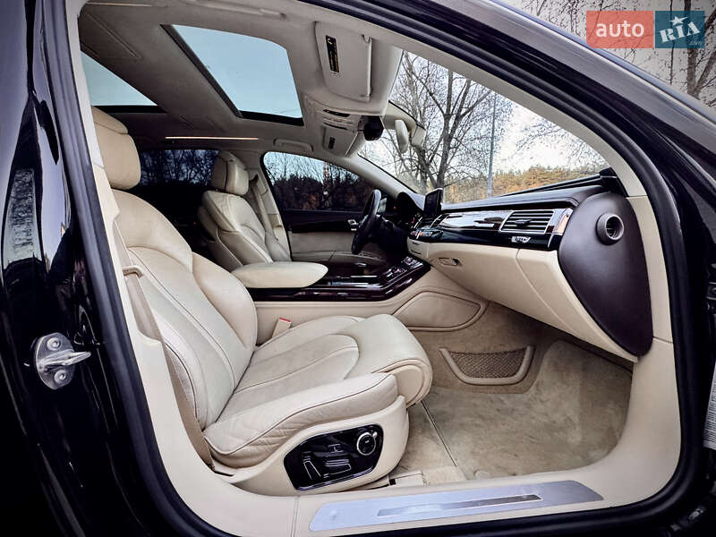 Седан Audi A8 2013 в Львове