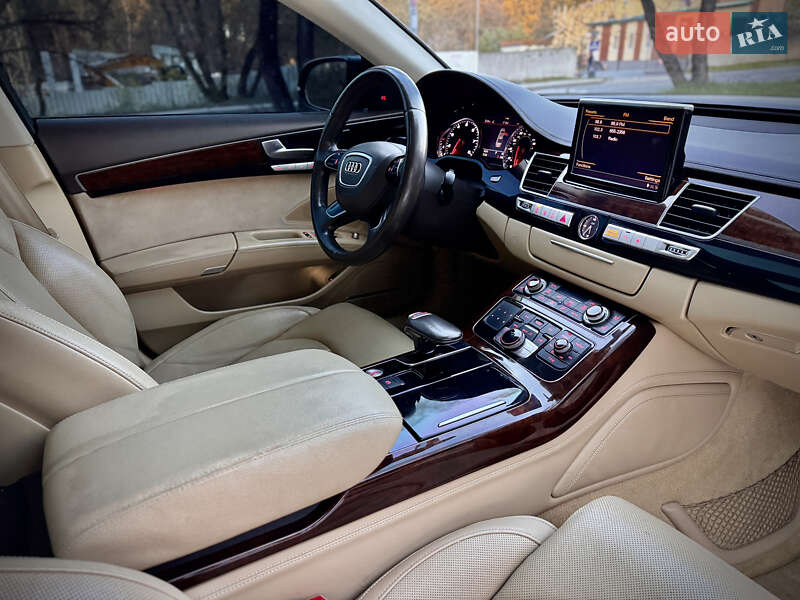 Седан Audi A8 2013 в Львове
