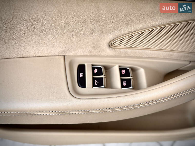 Седан Audi A8 2013 в Львове