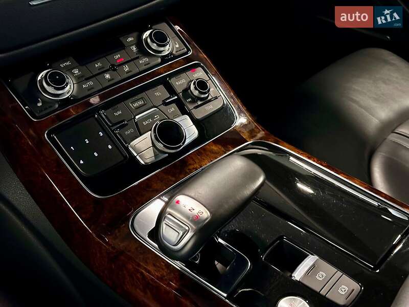 Седан Audi A8 2013 в Львове