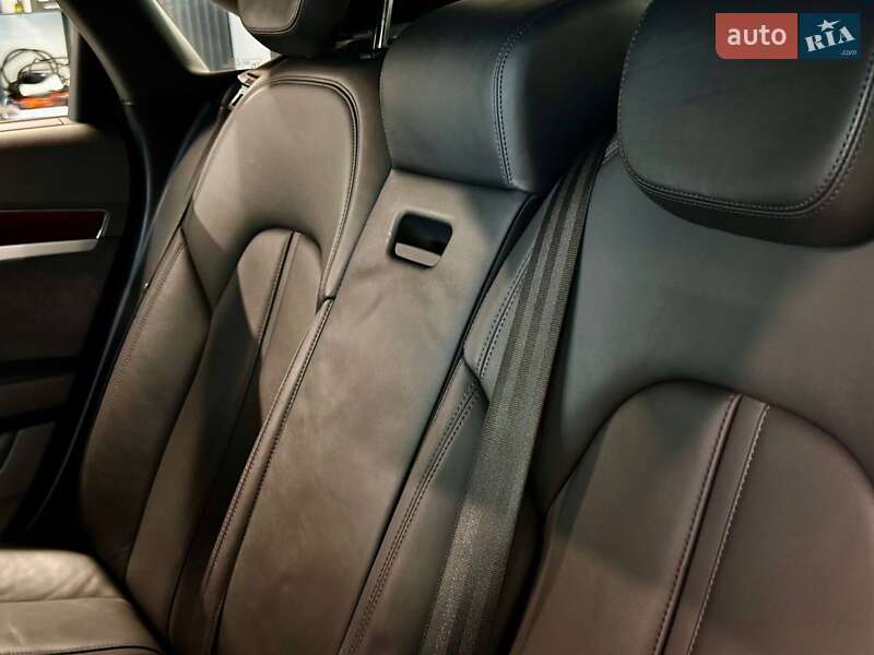 Седан Audi A8 2013 в Львове
