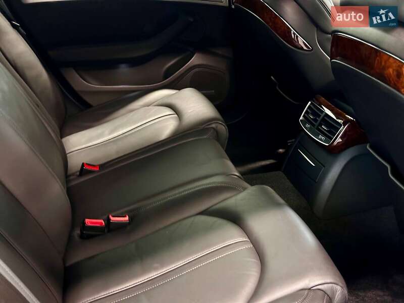 Седан Audi A8 2013 в Львове