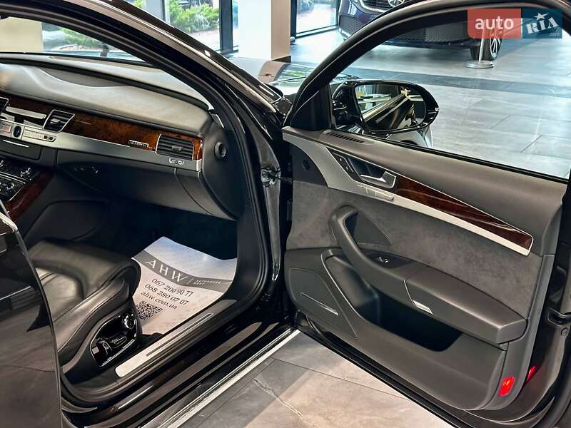 Седан Audi A8 2013 в Львове