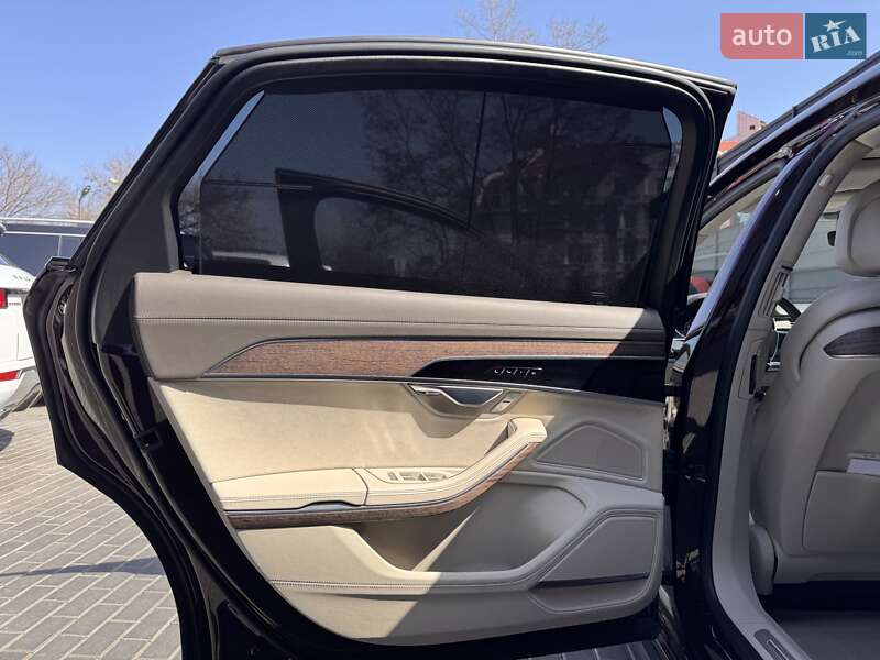 Седан Audi A8 2019 в Одесі