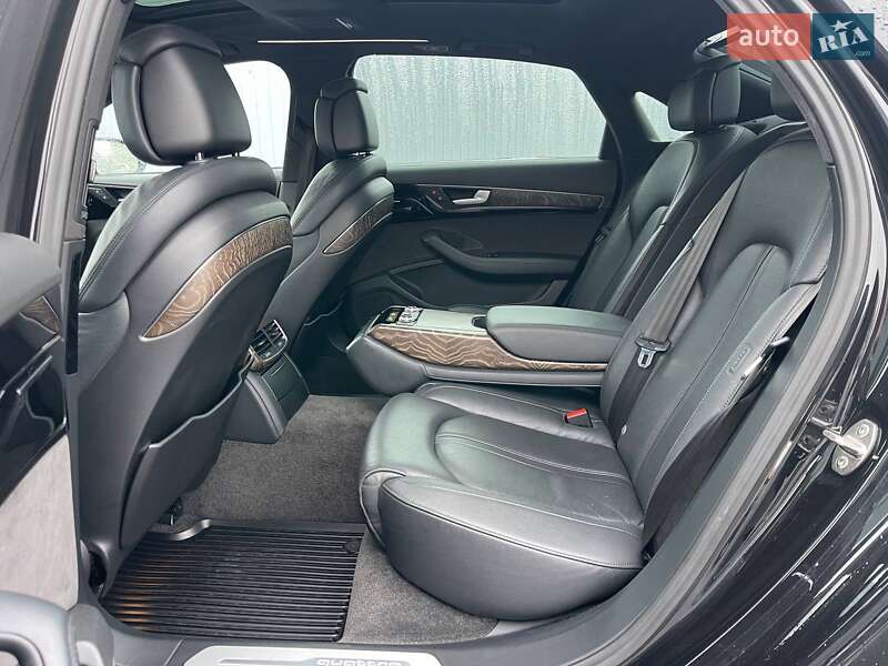 Седан Audi A8 2015 в Киеве