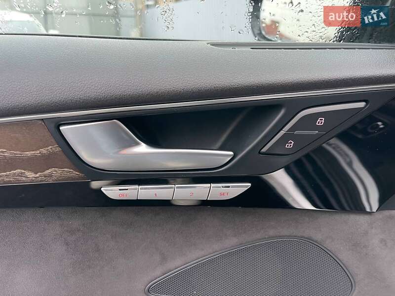 Седан Audi A8 2015 в Киеве