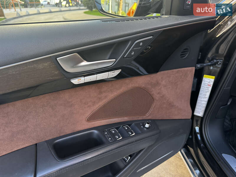 Седан Audi A8 2015 в Києві