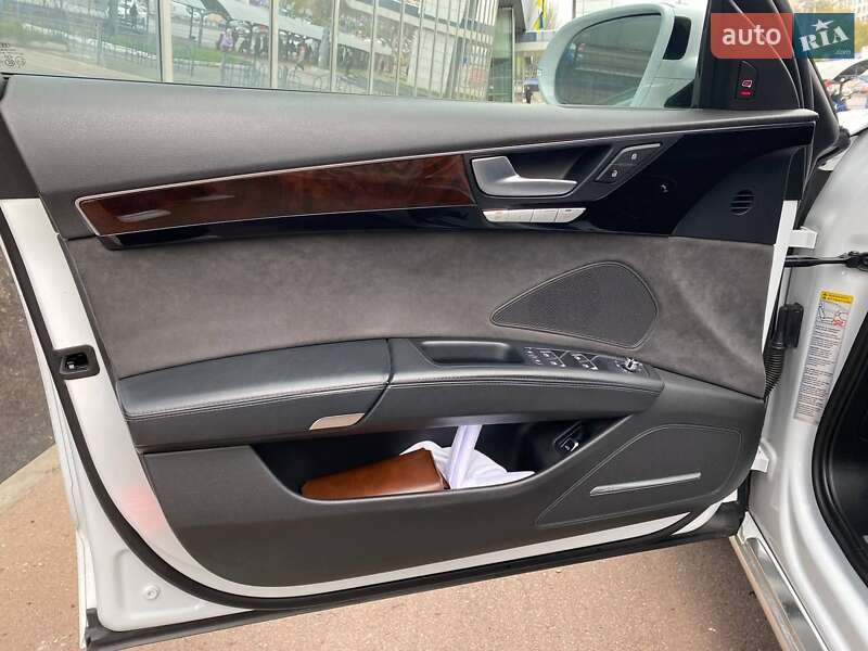 Седан Audi A8 2015 в Киеве