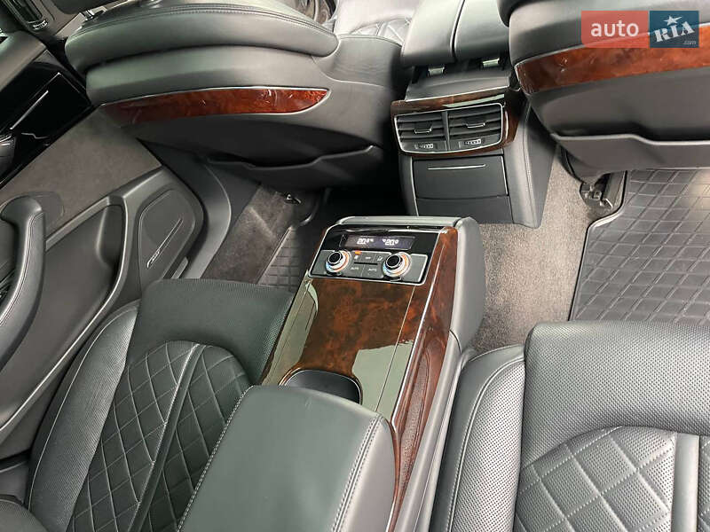 Седан Audi A8 2015 в Киеве