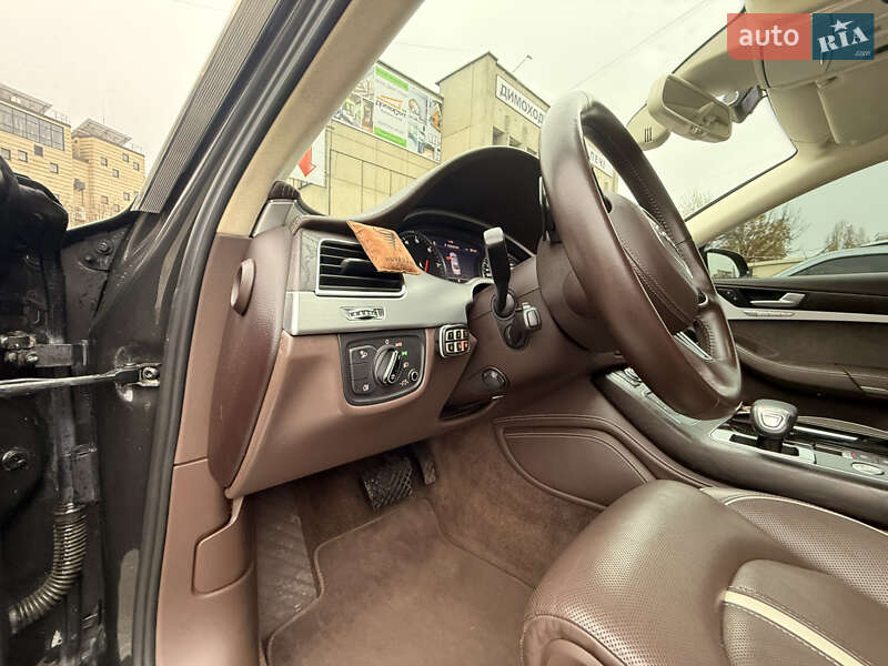 Седан Audi A8 2012 в Киеве