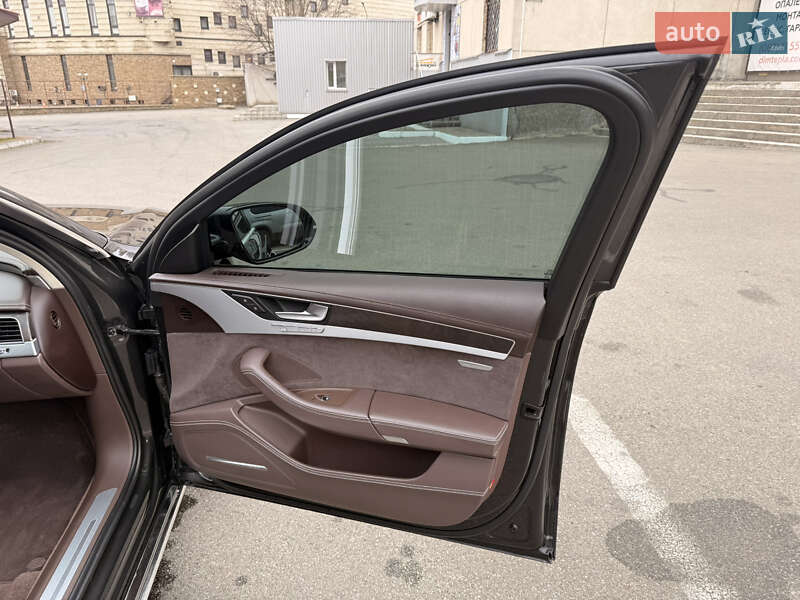 Седан Audi A8 2012 в Киеве