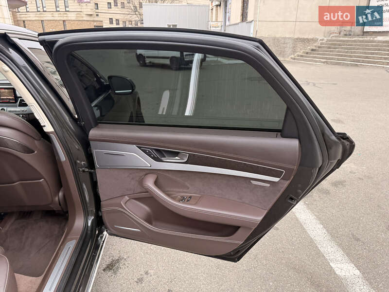 Седан Audi A8 2012 в Киеве