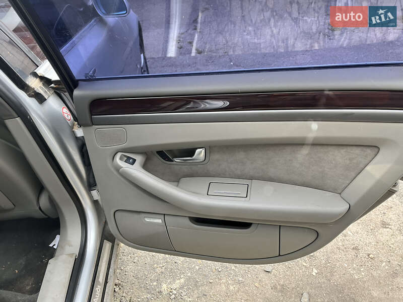 Седан Audi A8 2003 в Харкові
