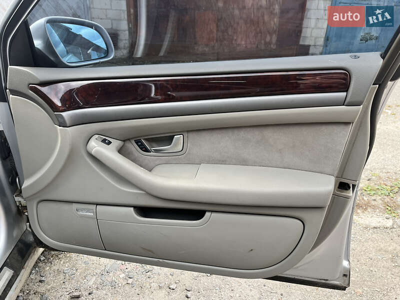 Седан Audi A8 2003 в Харкові