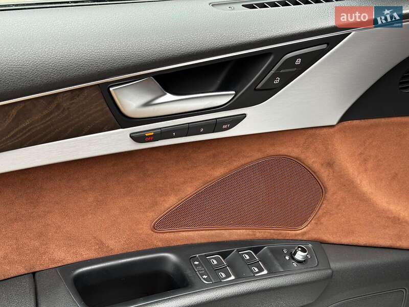 Седан Audi A8 2016 в Києві