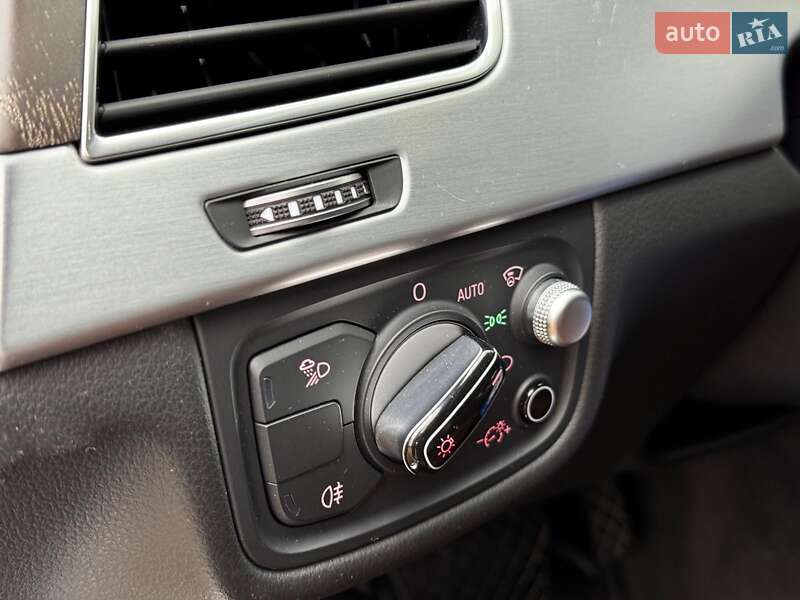 Седан Audi A8 2016 в Києві