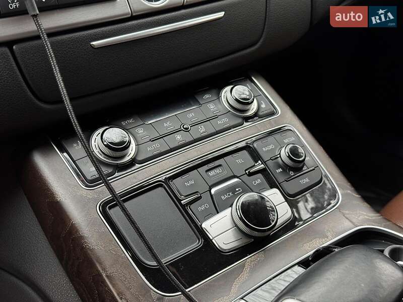 Седан Audi A8 2016 в Києві