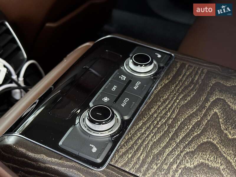 Седан Audi A8 2016 в Києві