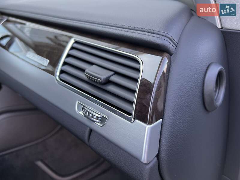 Седан Audi A8 2011 в Києві