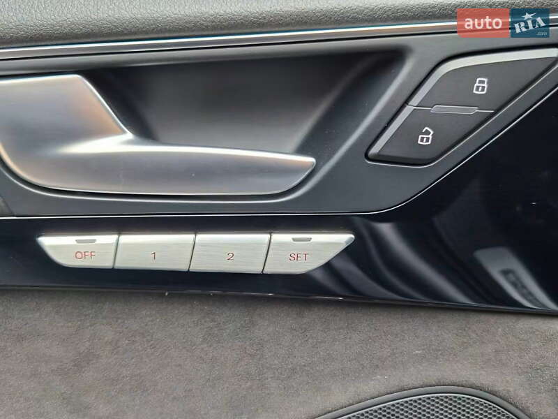Седан Audi A8 2017 в Києві