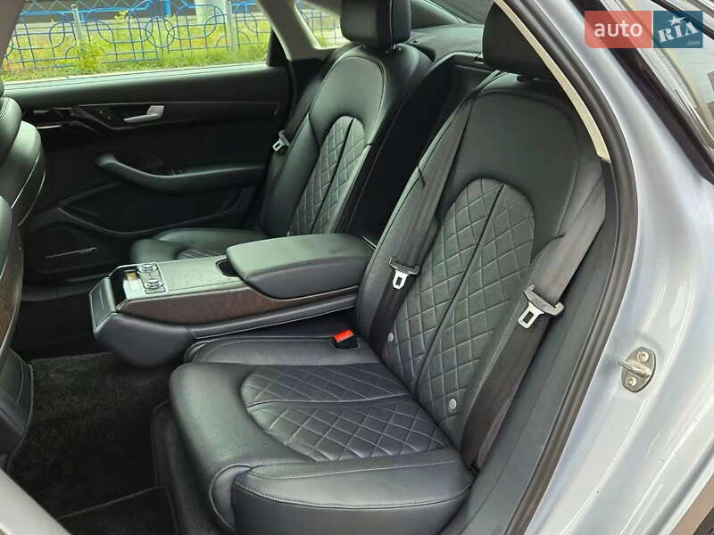 Седан Audi A8 2017 в Києві