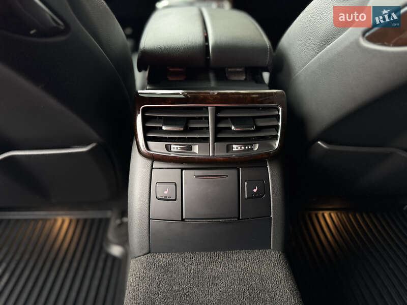 Седан Audi A8 2015 в Києві