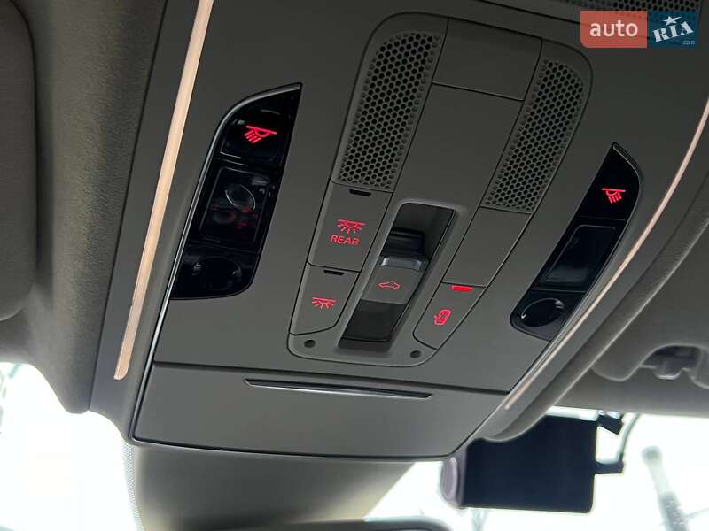 Седан Audi A8 2012 в Києві