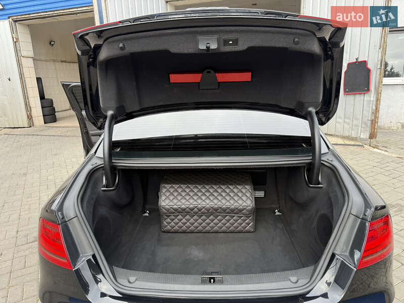 Седан Audi A8 2012 в Николаеве
