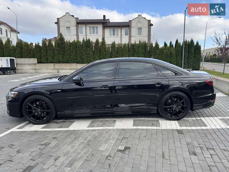 Седан Audi A8 2024 в Ровно