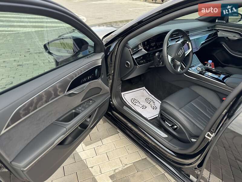 Седан Audi A8 2024 в Ровно