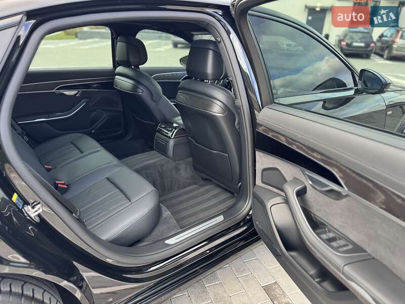 Седан Audi A8 2024 в Ровно