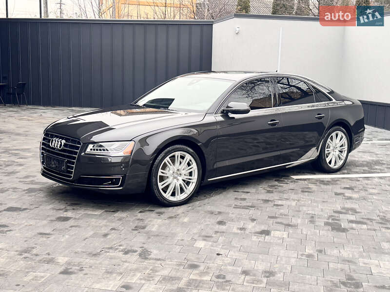Седан Audi A8 2015 в Костополе