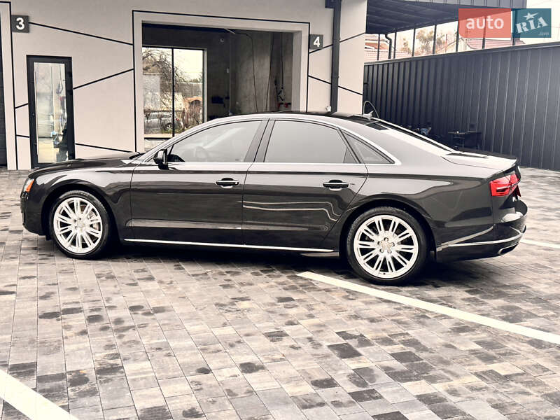 Седан Audi A8 2015 в Костополе
