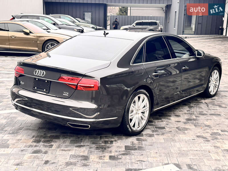 Седан Audi A8 2015 в Костополе