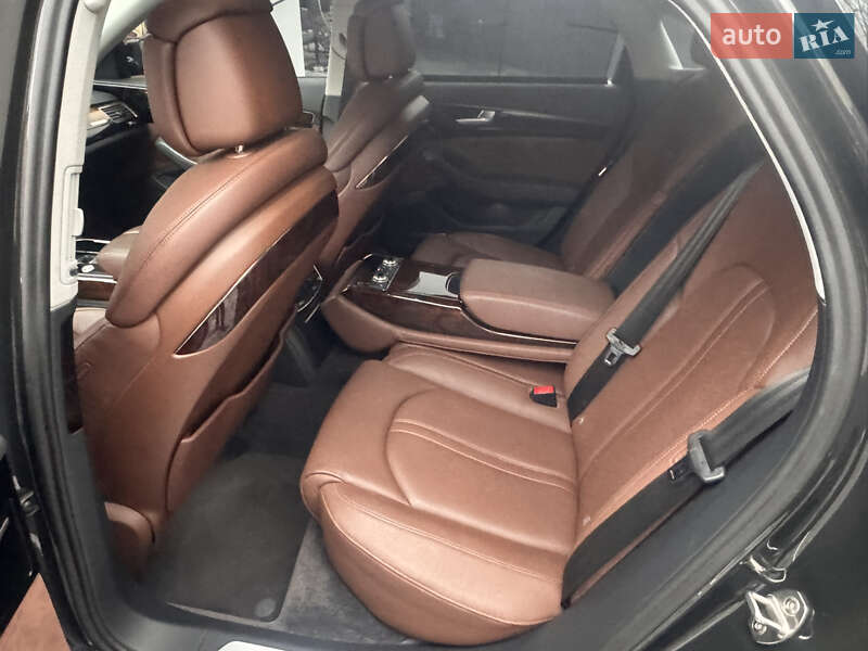 Седан Audi A8 2015 в Костополе