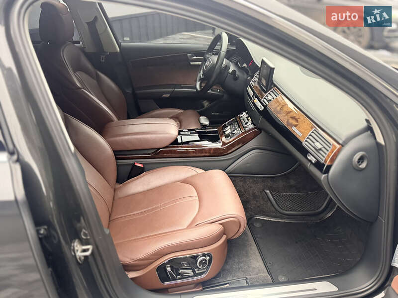 Седан Audi A8 2015 в Костополе