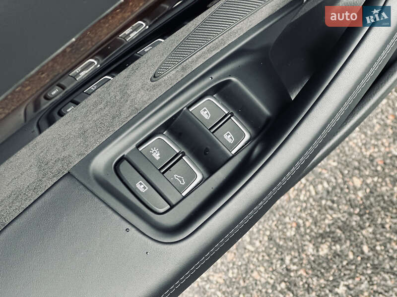 Седан Audi A8 2015 в Кременчуге