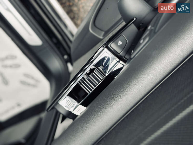 Седан Audi A8 2015 в Кременчуге