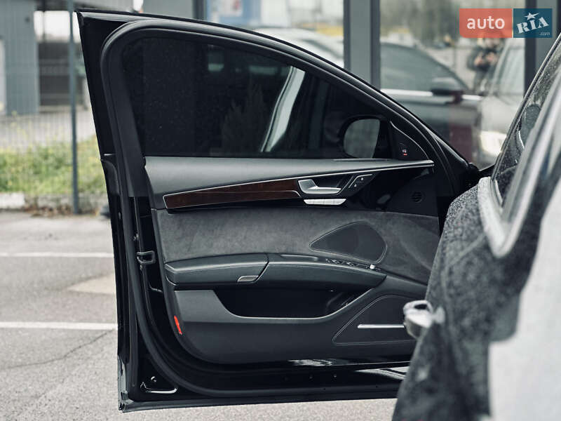 Седан Audi A8 2015 в Кременчуге