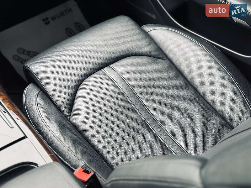 Седан Audi A8 2015 в Кременчуге